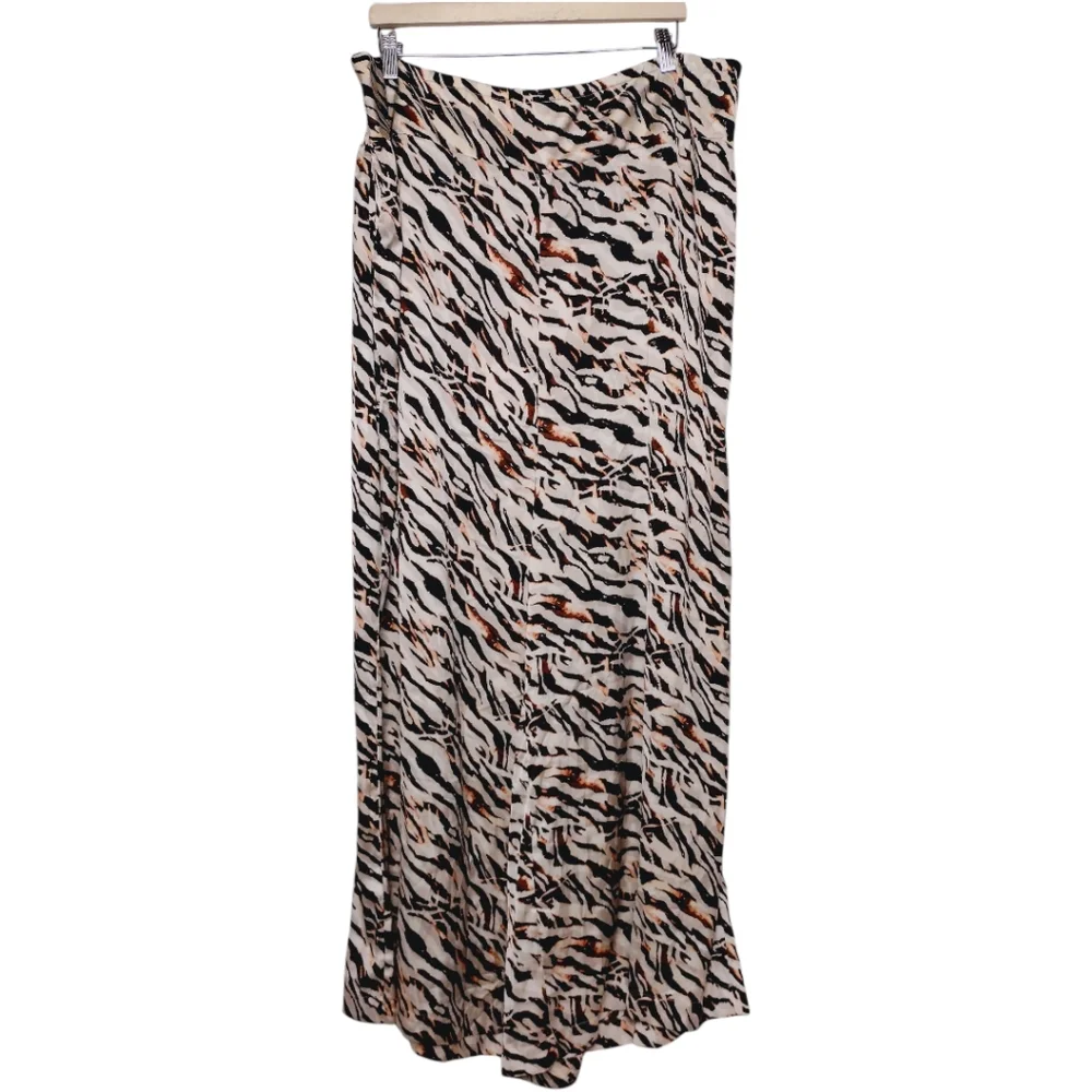 Torrid Pull-On Super Wide Leg Streaky Satin High-Rise Pant Size 4 Or 4X Short - Picture 2 of 8